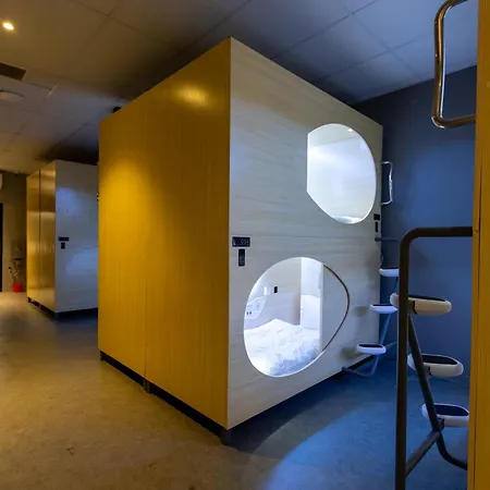 Resthub Hotel